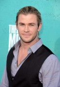 Крис Хемсворт (Chris Hemsworth) 2012 MTV Movie Awards (June 3) - 17xHQ 701adb196639813