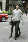 2142ca55366831.gif